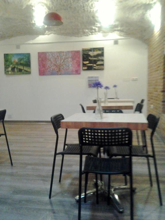 Apartamentos La Fonda Aninon Екстер'єр фото