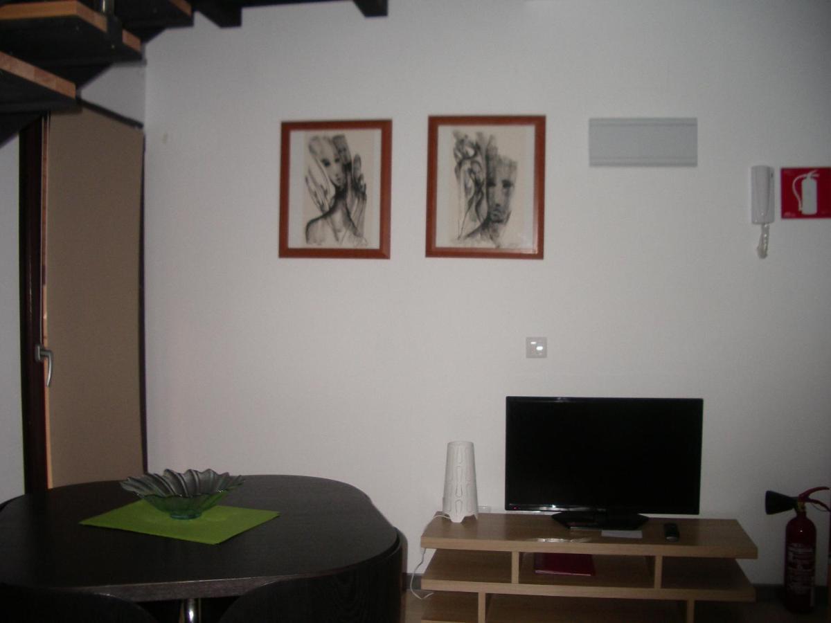 Apartamentos La Fonda Aninon Екстер'єр фото