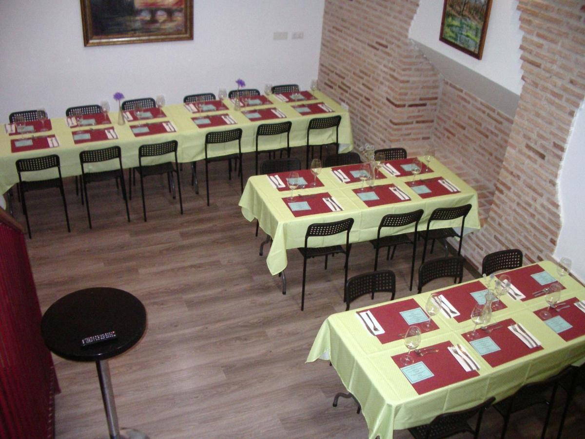 Apartamentos La Fonda Aninon Екстер'єр фото